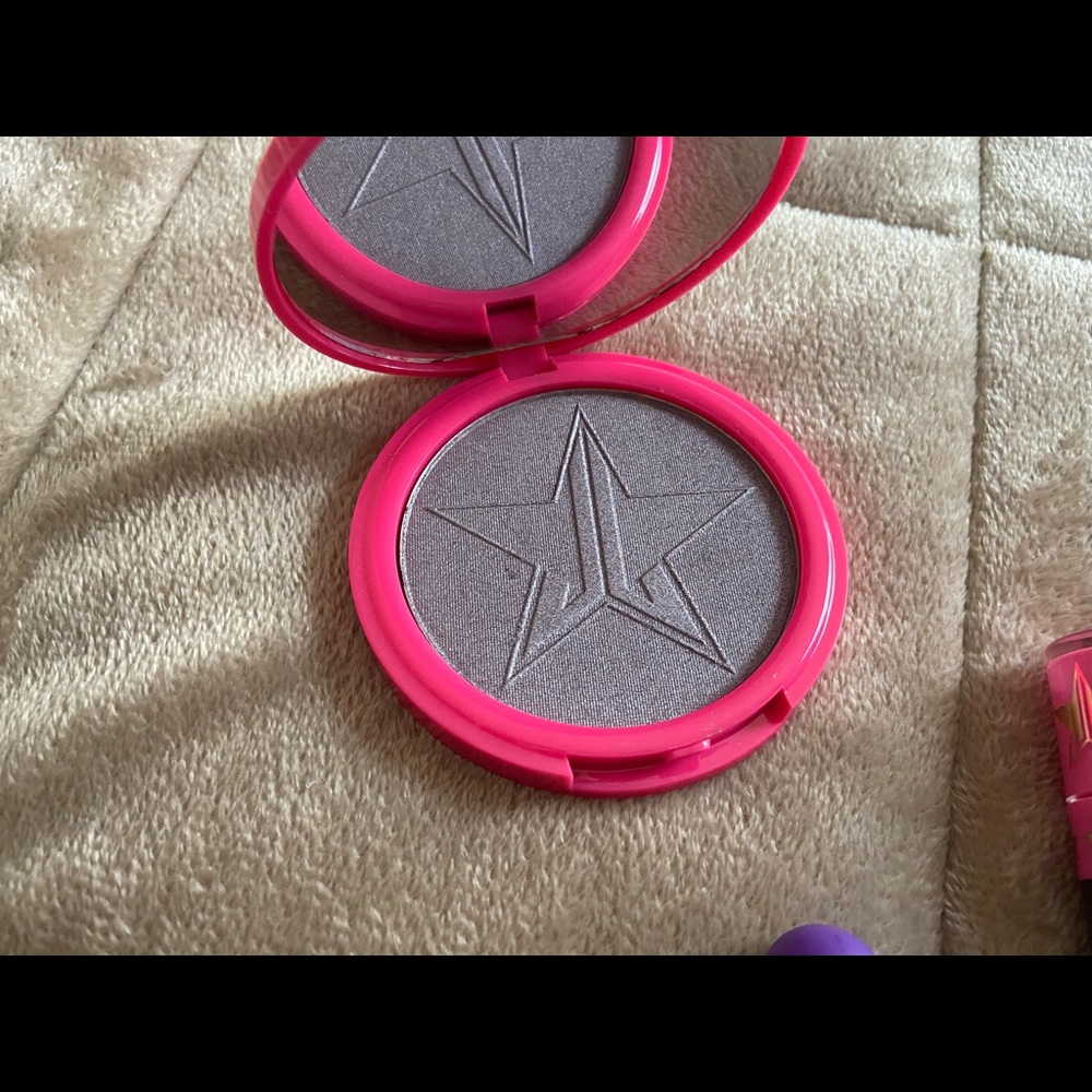 8 pc makeup lot - Picture 5 of 8